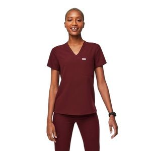 FIGS Catarina One-Pocket  Scrub Top Women’s Size XXS Burgundy Red Short‎ Sleeve